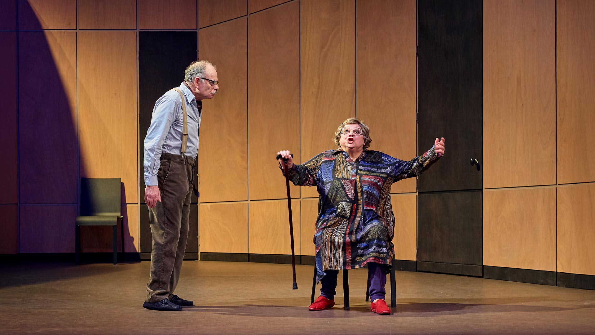 Extrait 1 de la pièce : Dans le couloir