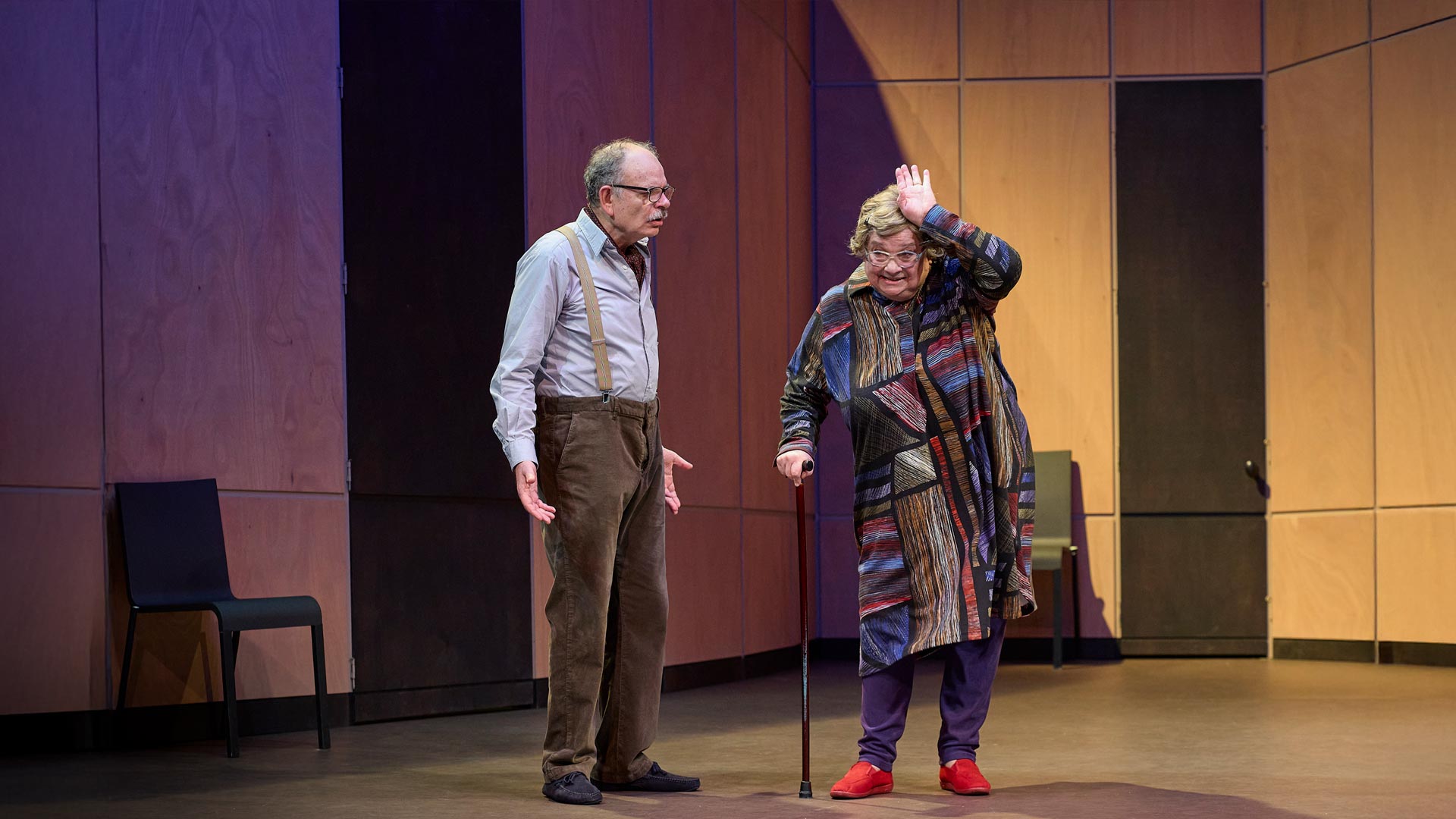 Extrait 2 de la pièce : Dans le couloir