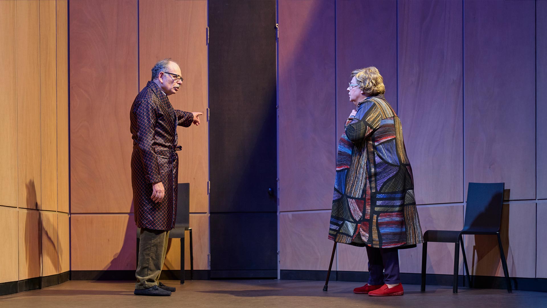 Extrait 5 de la pièce : Dans le couloir