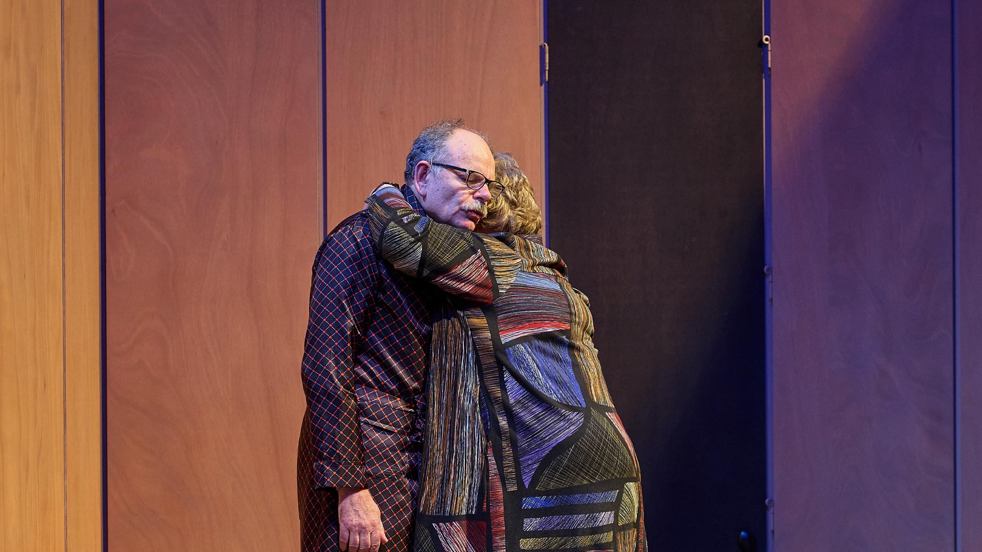 Extrait 6 de la pièce : Dans le couloir