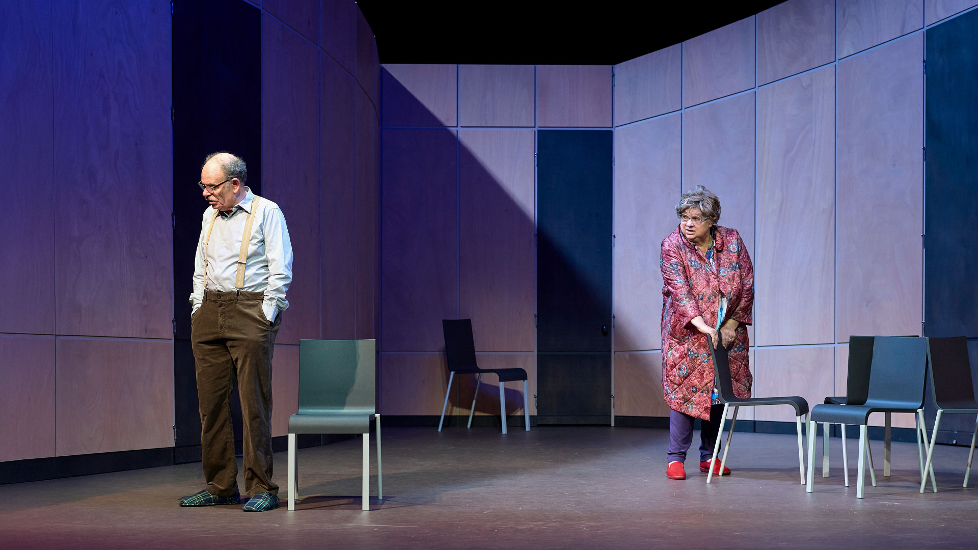 Extrait 01 de la pièce : Dans le couloir