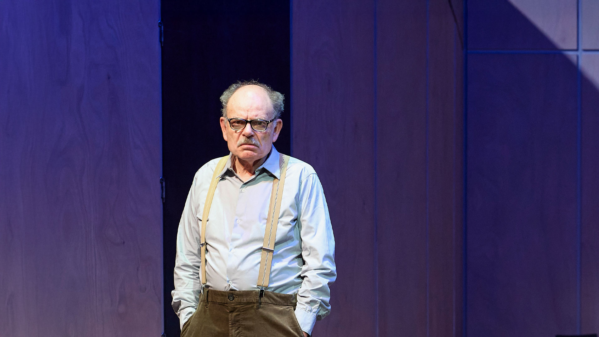 Extrait 02 de la pièce : Dans le couloir