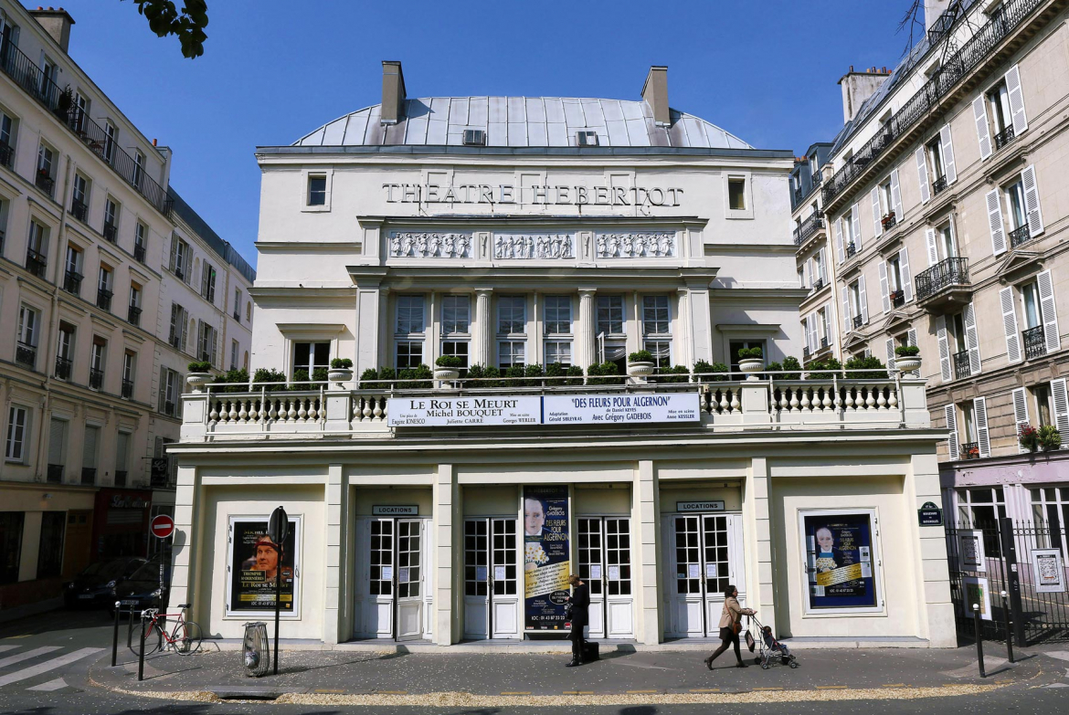 La façade du théâtre Hébertot sur le boulevard des Batignolles. © Photo Lot